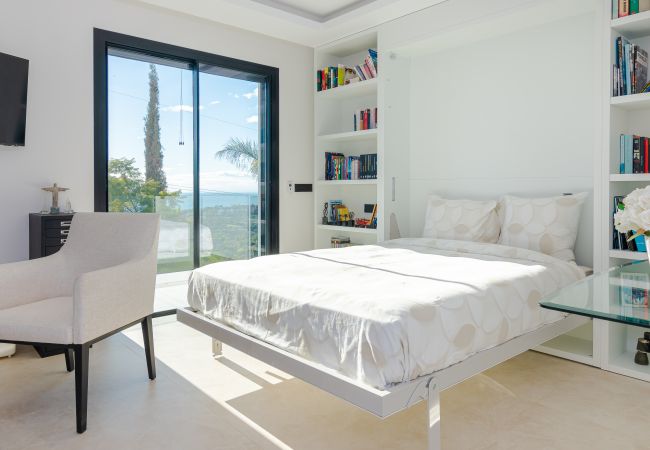 Villa i Marbella - Absolute high end villa with pool & Jacuzzi*