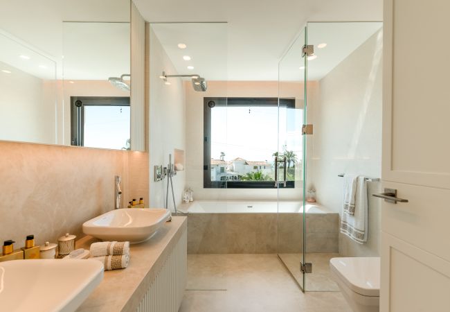 Villa i Marbella - Absolute high end villa with pool & Jacuzzi*