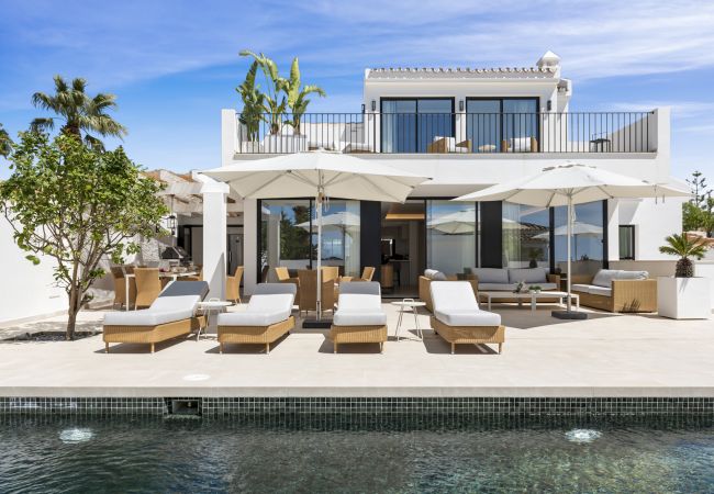 Villa i Marbella - 20600 - Luxurious Beachside Villa with Jacuzzi!