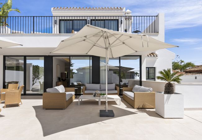 Villa i Marbella - Private Luxury Villa Steps from the beach!