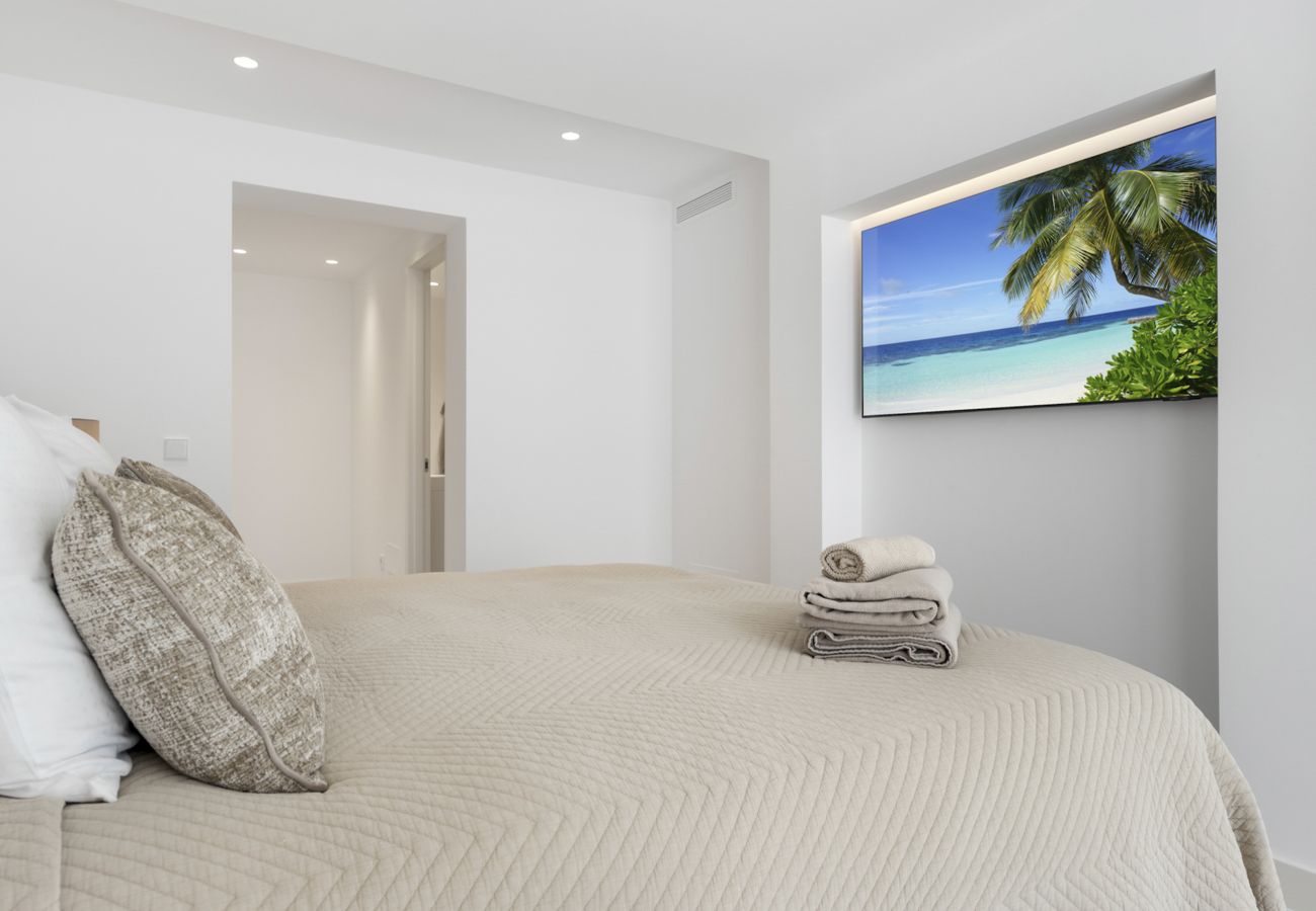 Villa i Marbella - Private Luxury Villa Steps from the beach!