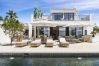 Villa i Marbella - 20600 - Luxurious Beachside Villa with Jacuzzi!