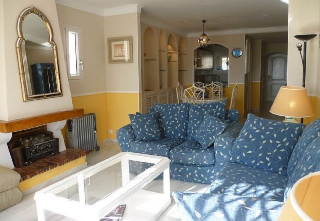 Lejlighed i Mijas Costa - Coastal Apartment with Direct Beach Access