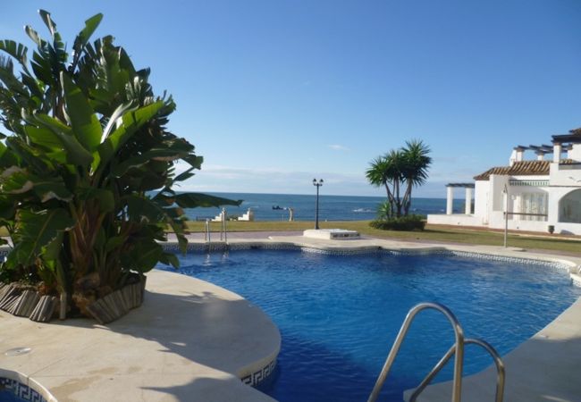 Lejlighed i Mijas Costa - Coastal Apartment with Direct Beach Access