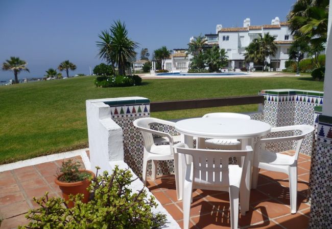 Lejlighed i Mijas Costa - Coastal Apartment with Direct Beach Access