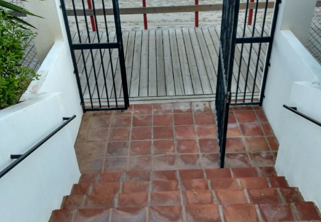 Lejlighed i Mijas Costa - Coastal Apartment with Direct Beach Access