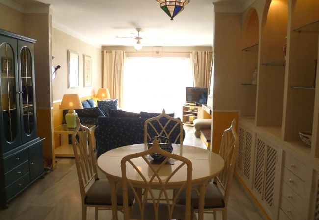 Lejlighed i Mijas Costa - Coastal Apartment with Direct Beach Access