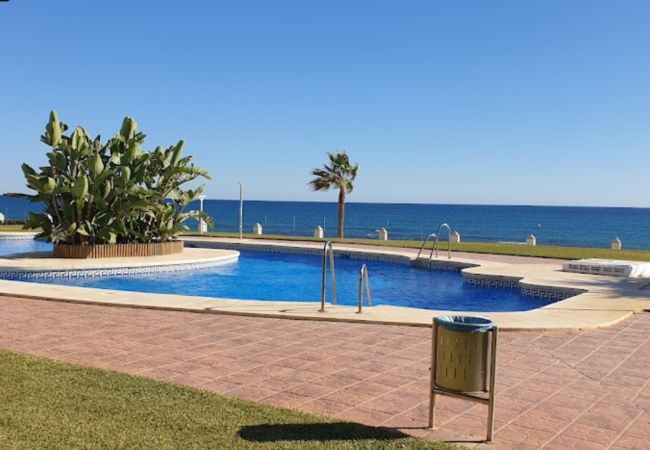 Lejlighed i Mijas Costa - Coastal Apartment with Direct Beach Access