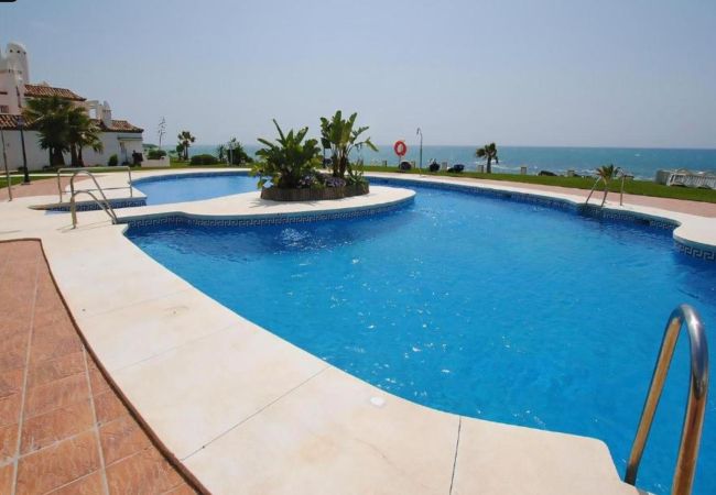 Lejlighed i Mijas Costa - Coastal Apartment with Direct Beach Access