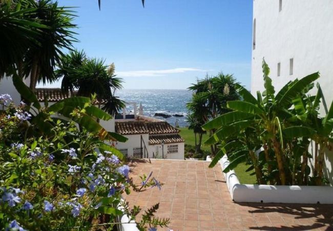 Lejlighed i Mijas Costa - Coastal Apartment with Direct Beach Access