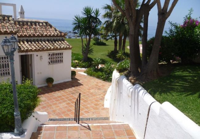 Lejlighed i Mijas Costa - Coastal Apartment with Direct Beach Access