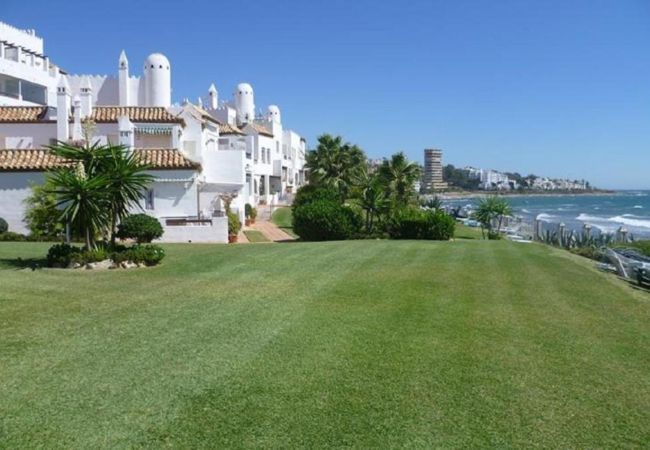 Lejlighed i Mijas Costa - Coastal Apartment with Direct Beach Access