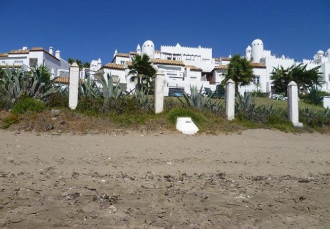 Lejlighed i Mijas Costa - Coastal Apartment with Direct Beach Access