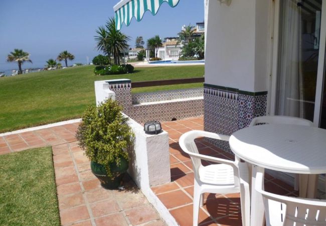 Lejlighed i Mijas Costa - Coastal Apartment with Direct Beach Access