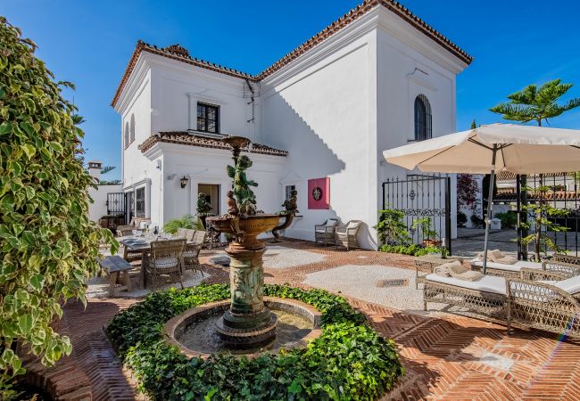 Villa i Marbella - 18024 - SUPERB VILLA NEAR BEACH WITH HEATED POOL*