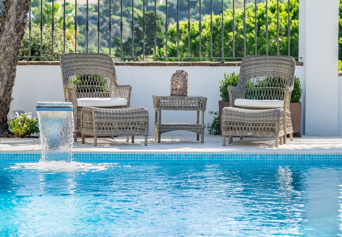 Villa i Marbella - Super Andalusian Villa Near Beach with Heated Pool