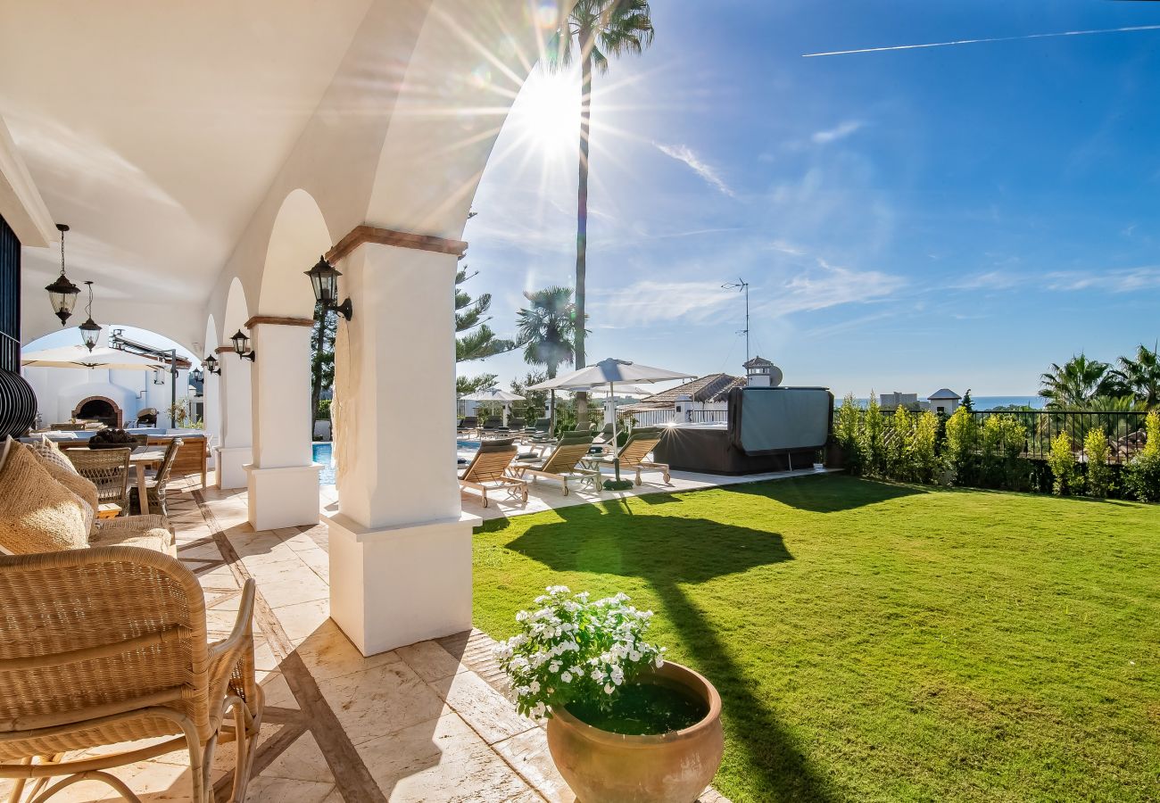 Villa i Marbella - Super Andalusian Villa Near Beach with Heated Pool