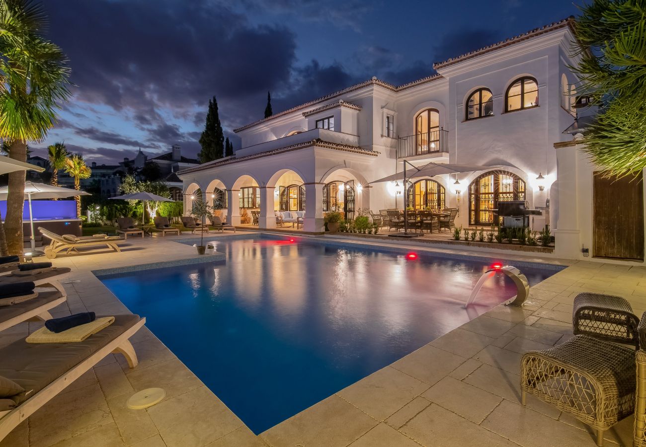 Villa i Marbella - Super Andalusian Villa Near Beach with Heated Pool