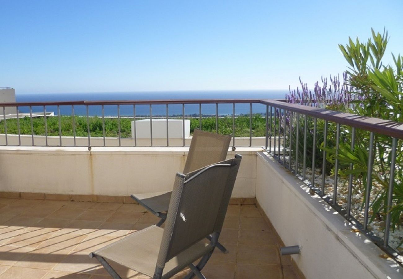 Lejlighed i Marbella - Apartment with Sea Views and Sunlit Terraces