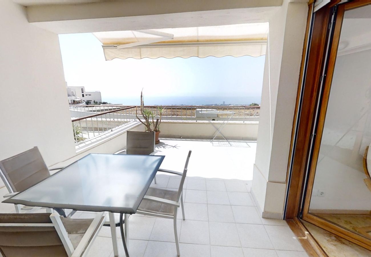 Lejlighed i Marbella - Apartment with Sea Views and Sunlit Terraces