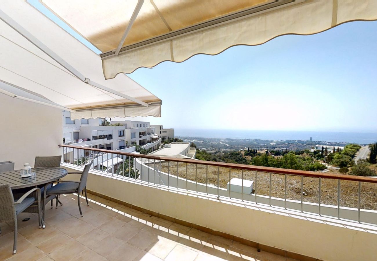 Lejlighed i Marbella - Apartment with Sea Views and Sunlit Terraces