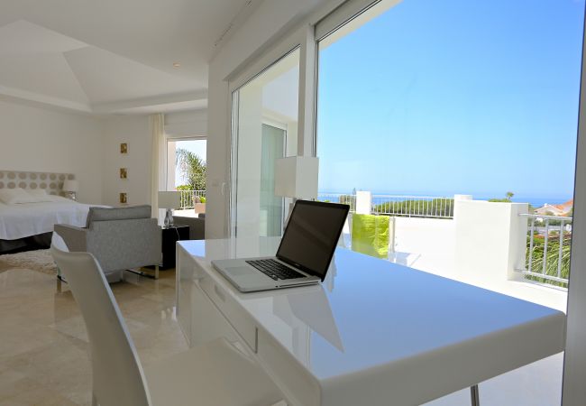 Villa i Marbella - 24550-EXQUISITE VILLA NEAR BEACH - HEATED POOL
