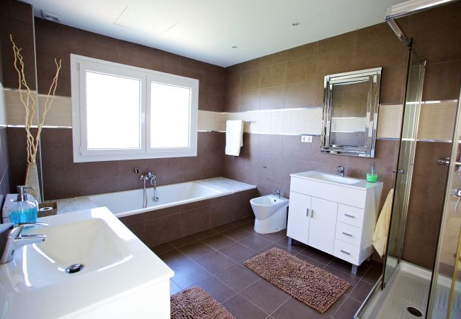 Villa i Marbella - Villa near Beach with Pool & Panoramic Views