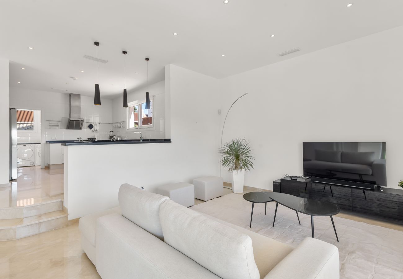 Villa i Marbella - BREATHTAKING VIEWS FROM VILLA NEAR BEACH - HEATED 