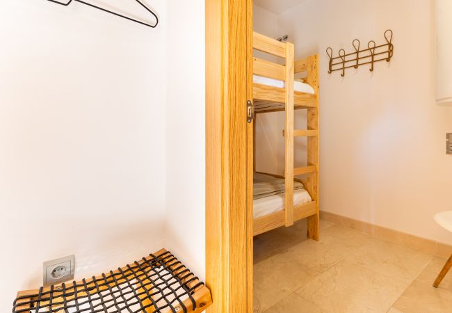 Lejlighed i Benahavís - 3-Bedroom Apartment with Sea & Mountain Views