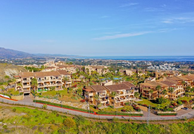 Lejlighed i Benahavís - 3-Bedroom Apartment with Sea & Mountain Views