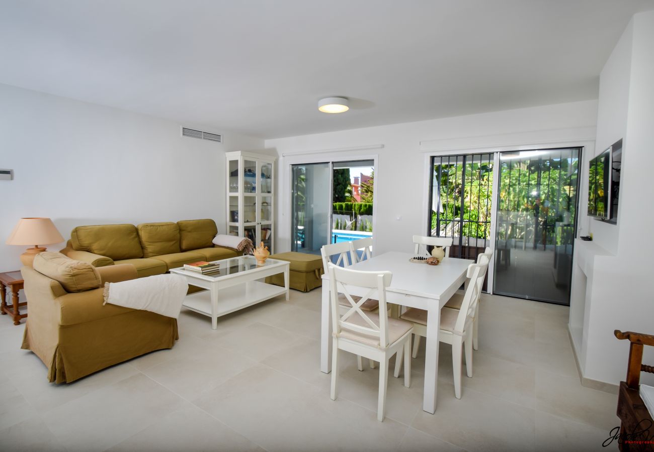 Villa i Marbella - Spacious Family Villa with Pool & Sunny Garden
