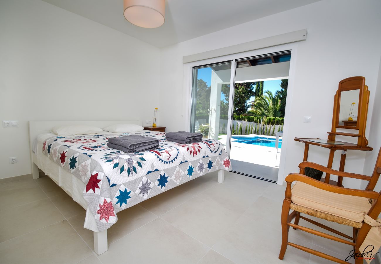 Villa i Marbella - Spacious Family Villa with Pool & Sunny Garden