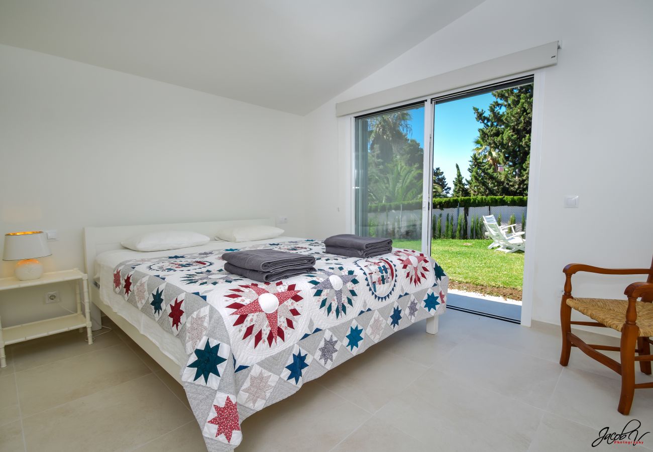 Villa i Marbella - Spacious Family Villa with Pool & Sunny Garden