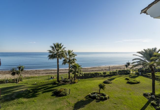 Lejlighed i Estepona - HB - Comfortable Beachfront Holiday Apartment