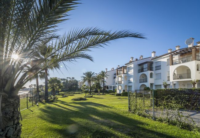 Lejlighed i Estepona - HB - Comfortable Beachfront Holiday Apartment