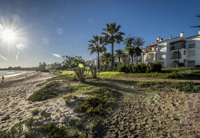  i Estepona - HB - Comfortable Beachfront Holiday Apartment