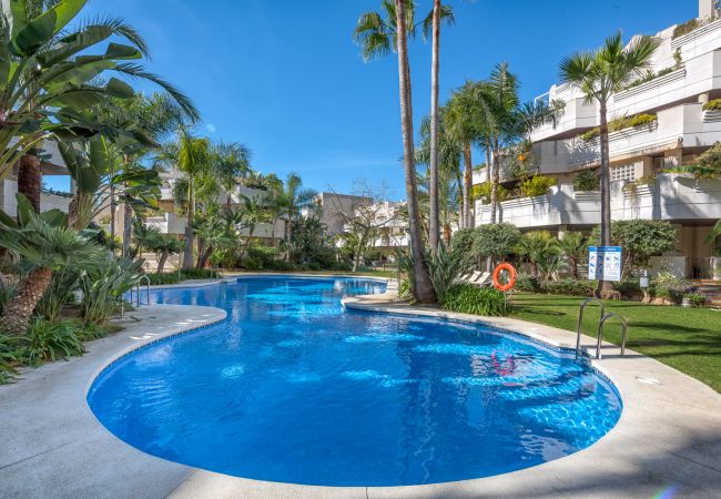 Lejlighed i Nueva andalucia - FA - Fabulous Apartment with in and outdoor Pool