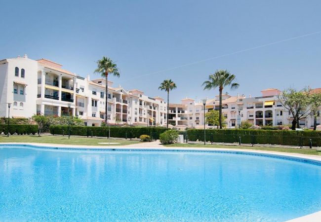 Lejlighed i San Pedro de Alcántara - Modern Gated Apartment near Beach & Puerto Banus