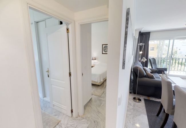 Lejlighed i San Pedro de Alcántara - Modern Gated Apartment near Beach & Puerto Banus