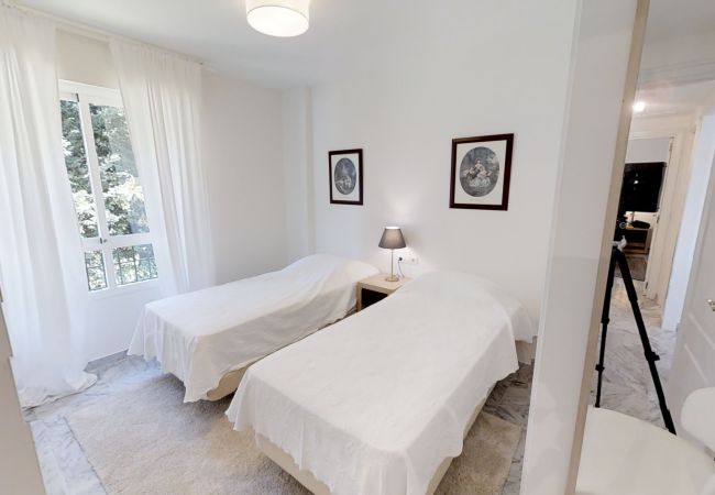 Lejlighed i San Pedro de Alcántara - Modern Gated Apartment near Beach & Puerto Banus