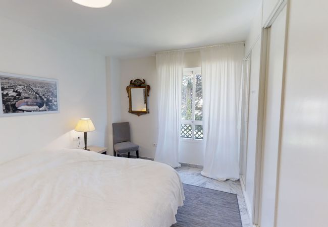 Lejlighed i San Pedro de Alcántara - Modern Gated Apartment near Beach & Puerto Banus