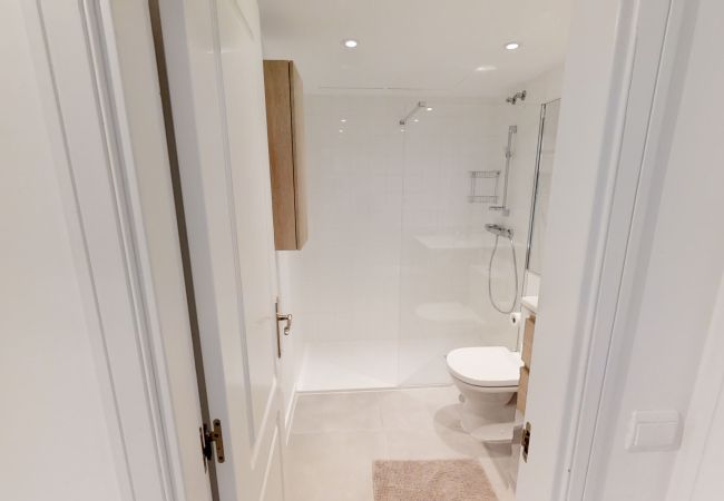 Lejlighed i San Pedro de Alcántara - Modern Gated Apartment near Beach & Puerto Banus
