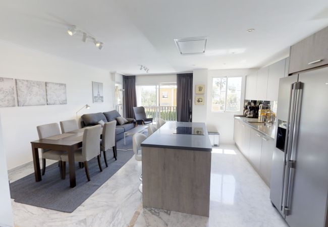 Lejlighed i San Pedro de Alcántara - Modern Gated Apartment near Beach & Puerto Banus