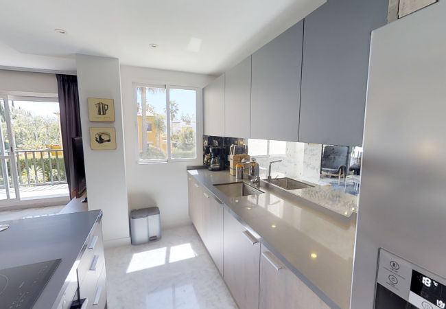 Lejlighed i San Pedro de Alcántara - Modern Gated Apartment near Beach & Puerto Banus