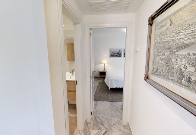 Lejlighed i San Pedro de Alcántara - Modern Gated Apartment near Beach & Puerto Banus