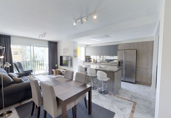 Lejlighed i San Pedro de Alcántara - Modern Gated Apartment near Beach & Puerto Banus