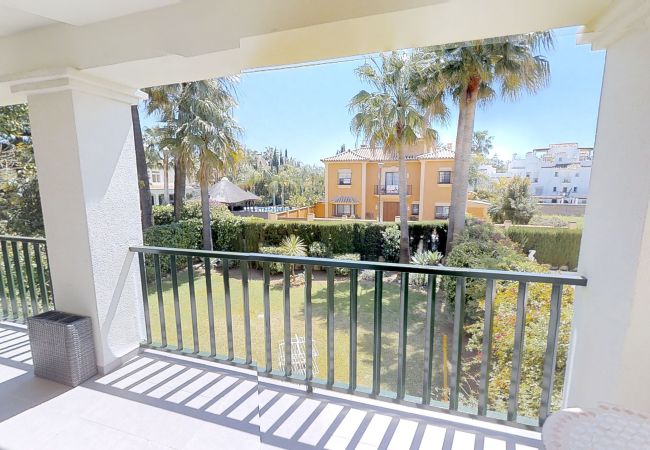 Lejlighed i San Pedro de Alcántara - Modern Gated Apartment near Beach & Puerto Banus