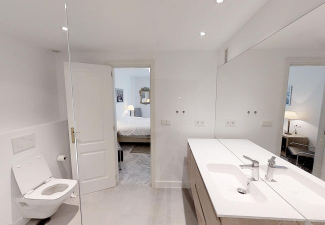 Lejlighed i San Pedro de Alcántara - Modern Gated Apartment near Beach & Puerto Banus
