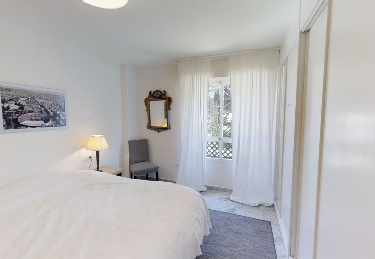 Lejlighed i San Pedro de Alcántara - Modern Gated Apartment near Beach & Puerto Banus