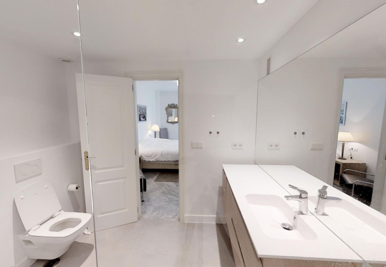 Lejlighed i San Pedro de Alcántara - Modern Gated Apartment near Beach & Puerto Banus